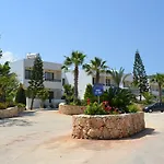 Aphrodite מלון 2*
