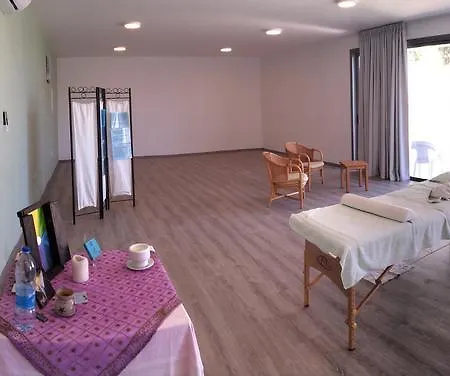 Hotel Aphrodite Beach 2*